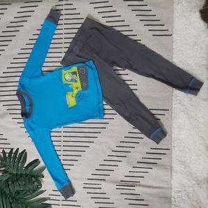 👶🏾Gently worn boys "Carter's" 2 piece pajama set size 2t